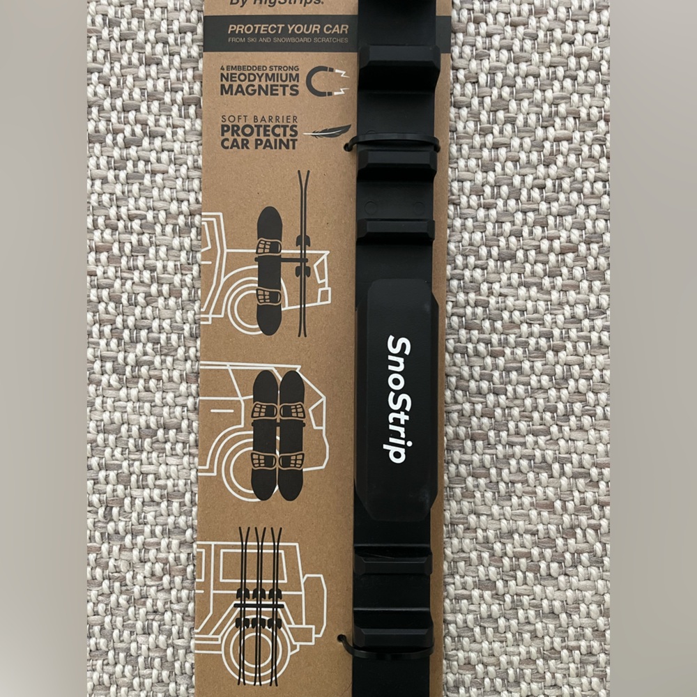 New SnoStrip Black Magnetic Car Protector for skies and snowboards